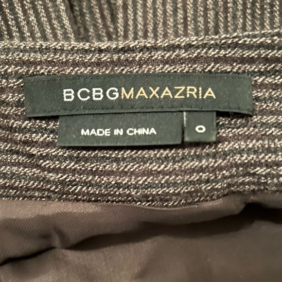 BCBGMAXAZRIA Wool blend skirt with embroidered square cutouts at hem box pleats - Picture 7 of 11